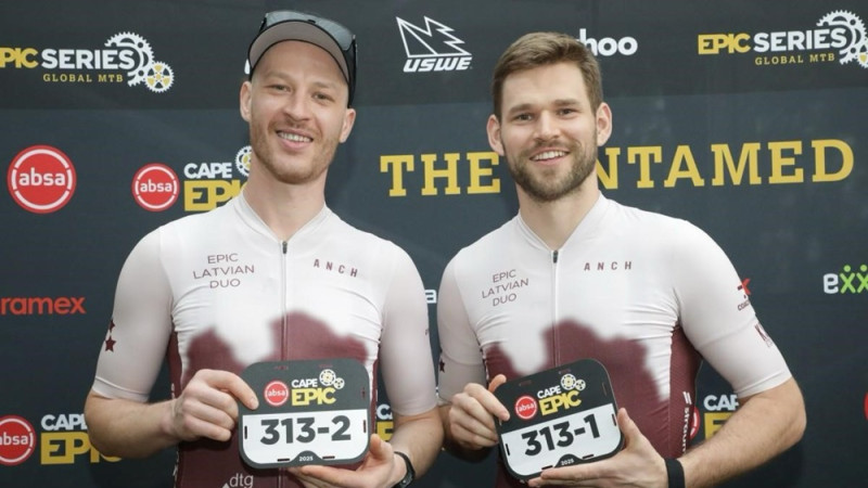 Žunna un Krūmiņš "Cape Epic" smagākajā etapā izcīna 45. vietu amatieros