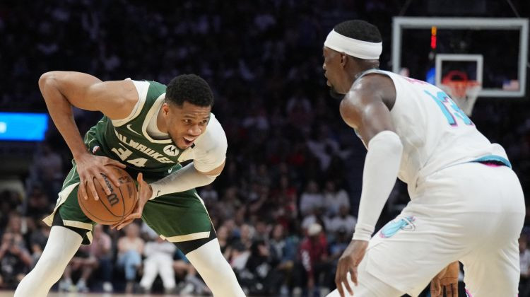 Adetokunbo otrais triple-double pēc kārtas, Zubacs trāpa visus 14 metienus