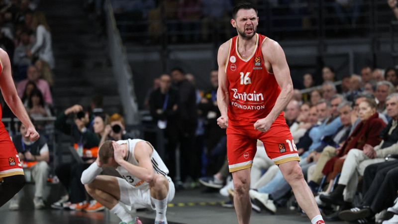 Karaliskais klubs pēdējā ceturksnī teju izlien no bedres, tomēr "Olympiacos" tiek pusfinālā