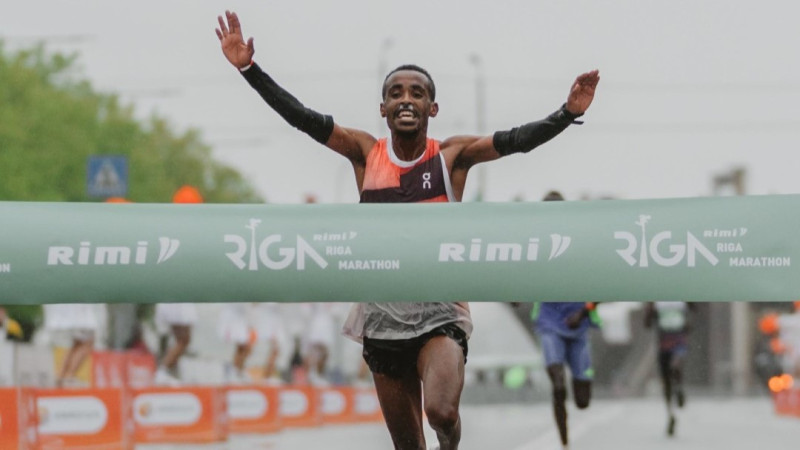Bērziņš un Kļučņika kļūst par Latvijas čempioniem, Rīgas maratonā uzvar dienvidafrikānis un etiopiete