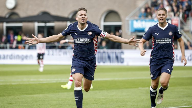 Nīderlandē bez drāmas neiztiek arī pēdējā kārtā, tomēr PSV nosargā titulu