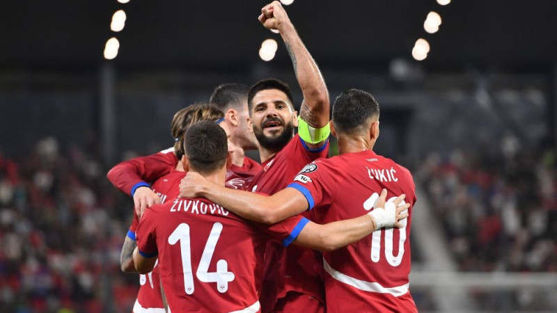 Mitroviča ″hat-trick″ sekmē serbu uzvaru, Polijai bez Levandovska uzvarai par īsu