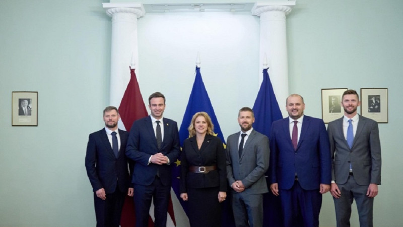 CEV prezidents Sikiričs apspriedis iespējas Latvijā rīkot 2028. gada Eiropas čempionātu volejbolā