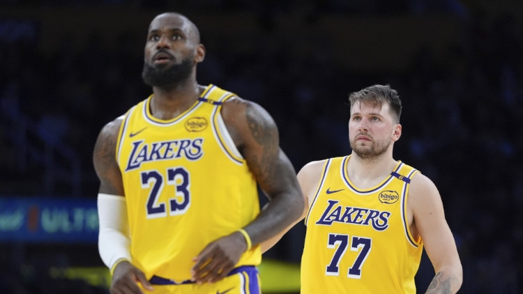 Desmit miljardi un jauns rekords: vienojas par Losandželosas "Lakers" pārdošanu