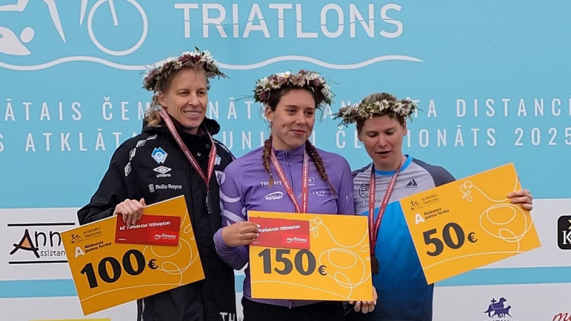 Latvijas čempionu titulus triatlonā olimpiskajā distancē Alūksnē izcīnījuši Gajevskis un Bula