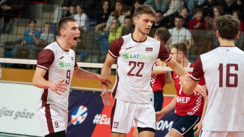 Latvijas volejbolisti EČ U22 kvalifikācijas turnīru Daugavpilī sāk ar panākumu
