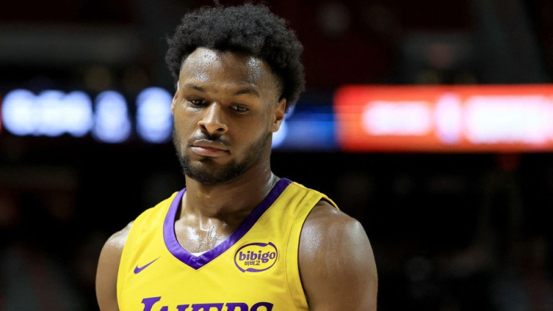 Bronijs rezultatīvākais ″Lakers″ zaudējumā, drafta otrajam numuram blāvāks sniegums