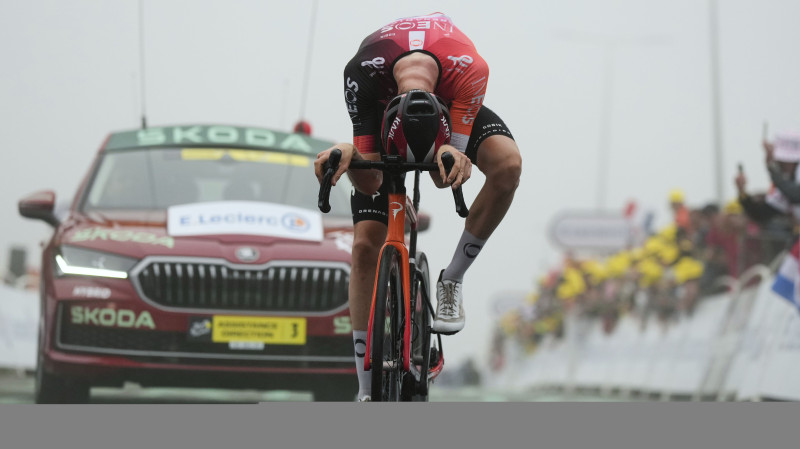 "Tour de France" 14. posma solo atrāvienā uzvar nīderlandietis Ārensmans, Evenepūls izstājas