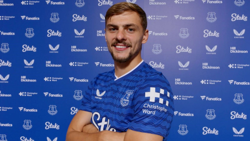 Angļu pussargs pāriet uz ''Everton'' par 28 miljoniem