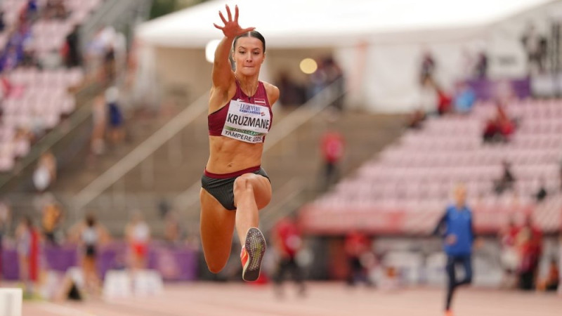 Trīssoļlēcēja Adriana Krūzmane Latvijai sarūpē pirmo medaļu U20 EČ