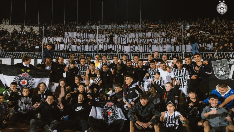 Belgradas "Partizan" par līdzjutēju plakātiem un saukļiem saņem 100 tūkstošu sodu