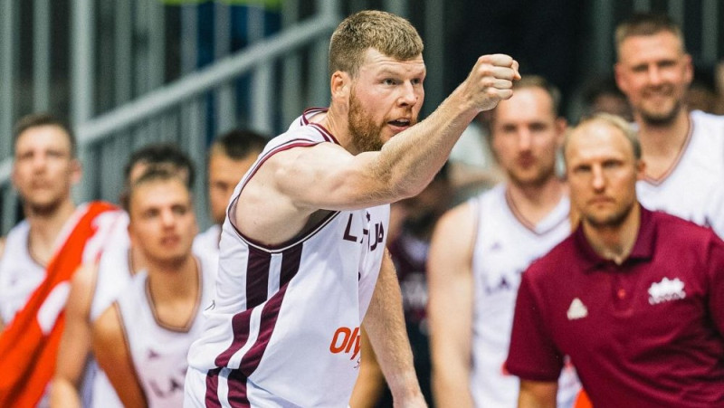 Latvijas izlase ar robiem sastāvā pārbaudīsies pret brāļiem no Lietuvas