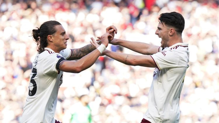 Jauna sezona, stāsts vecais – "Manchester United" agri ielaiž un mājās zaudē vicečempionei