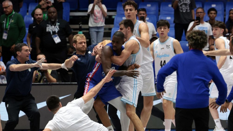 Pēc Argentīnas un Dominikānas republikas mača izceļas pamatīgas nekārtības