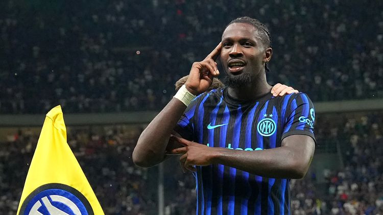 Milānas "Inter" jaunā trenera vadībā sezonu sāk ar graujošu uzvaru