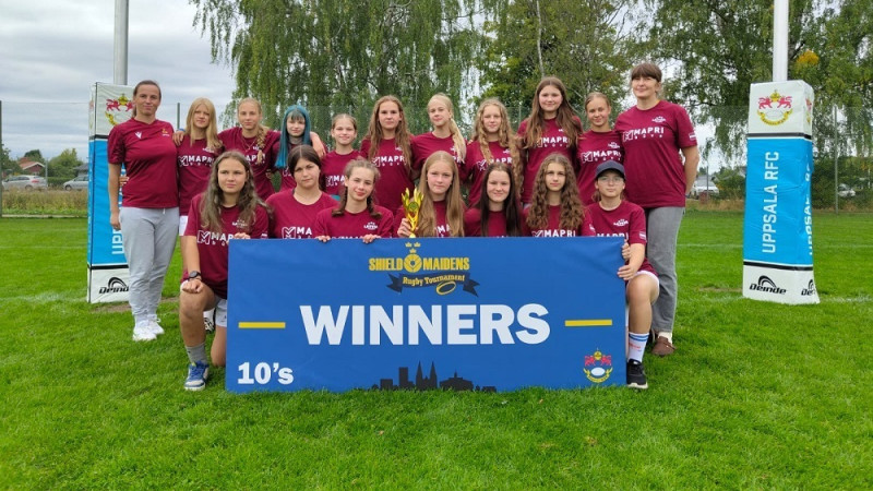 Latvijas U14 regbija izlase meitenēm debijā uzvar starptautiskajā turnīrā Zviedrijā
