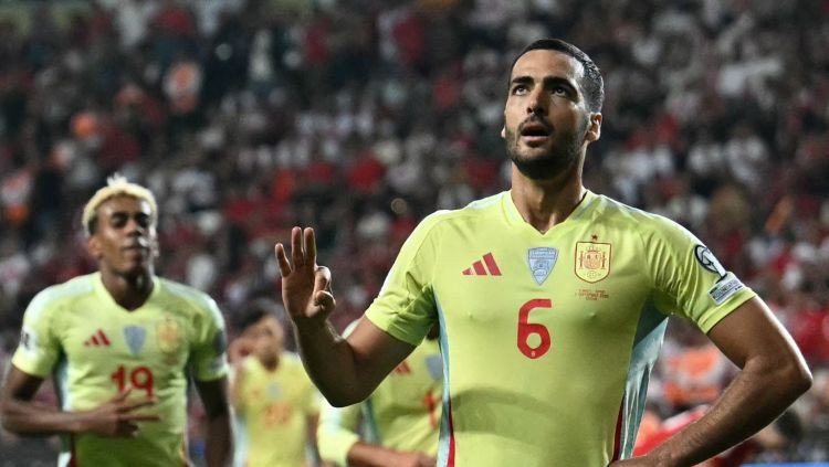 Eiropas čempione Spānija viesos pazemo Turciju, klibojošā Vācija tomēr uzvar