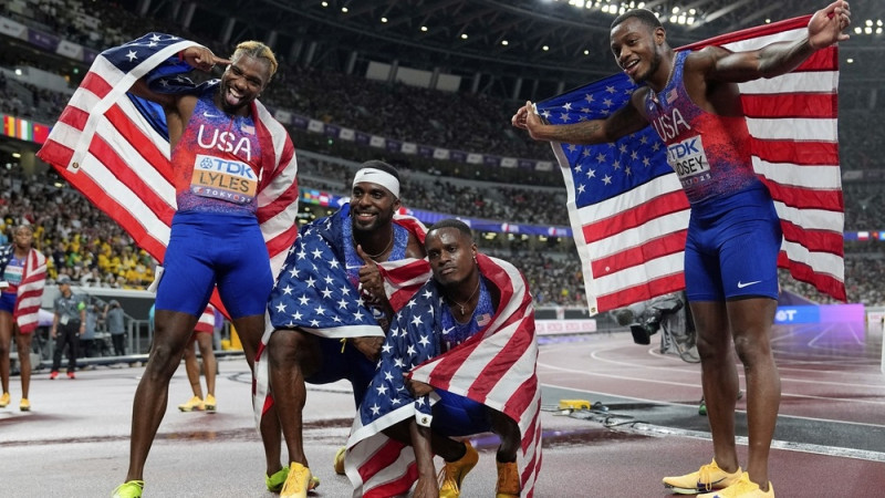 4x100 metru stafetēs triumfē amerikāņi, vācietis OS sudrabam pievieno PČ zeltu desmitcīņā