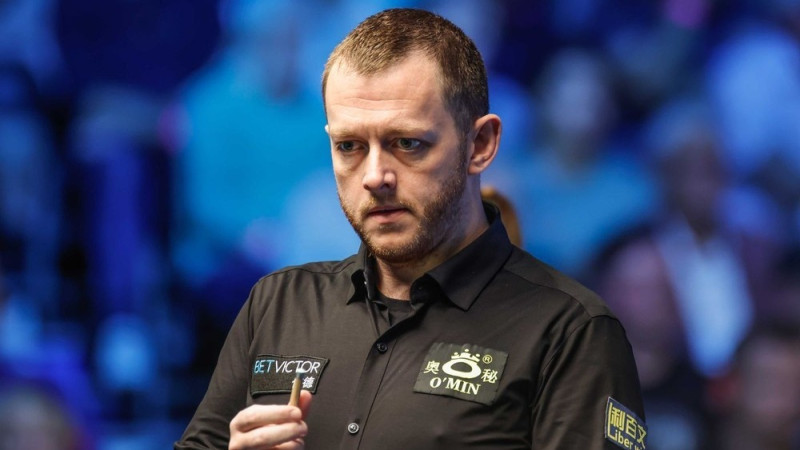 Alens pierāda savu "kambeku meistara" statusu un izšķirošajā freimā pārspēj Džonsu