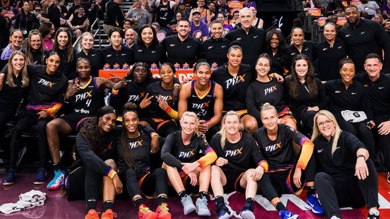 Trenere diskvalificēta, "Lynx" līdere savainota: vai Kitija Laksa iekļūs WNBA finālā?