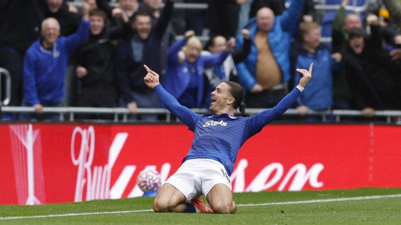 ''Everton'' galotnē lauž ''Crystal Palace'' nezaudēto spēļu sēriju, Ņūkāsla un Villa uzvar