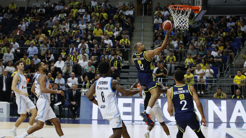 Blumbergs viens no ražīgākajiem cīņā pret "Fenerbahçe"