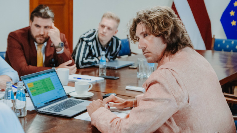 Burovs piedāvā Samoilova vietā IZM nodarbināt Porziņģi vai Bļugeru