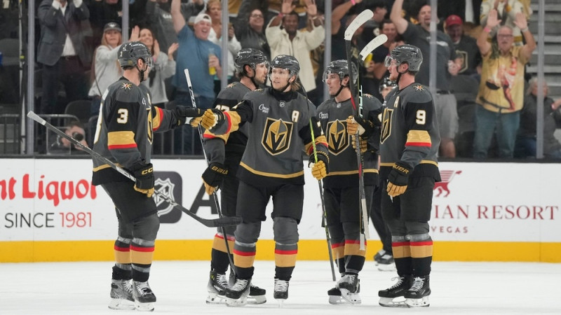 "Golden Knights" hokejisti sagādā "Hurricanes" pirmo zaudējumu sezonā