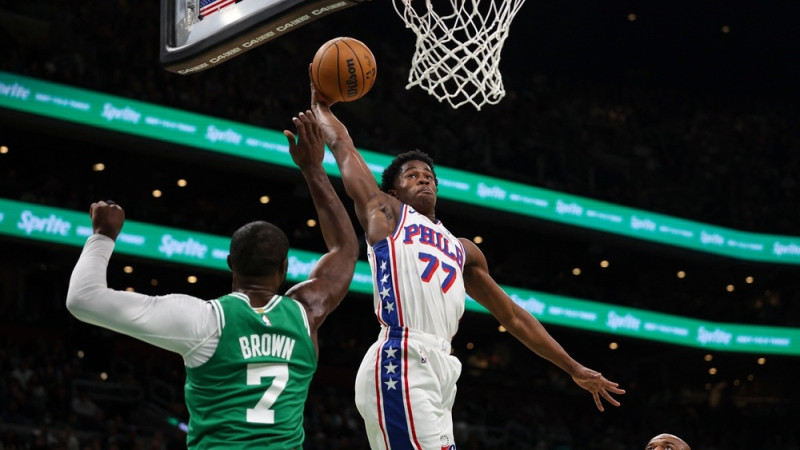 ''76ers'' pirmgadnieks raksta vēsturi un gremdē ''Celtics'', Jannim 37+14, ''Knicks'' pieveic Cavs
