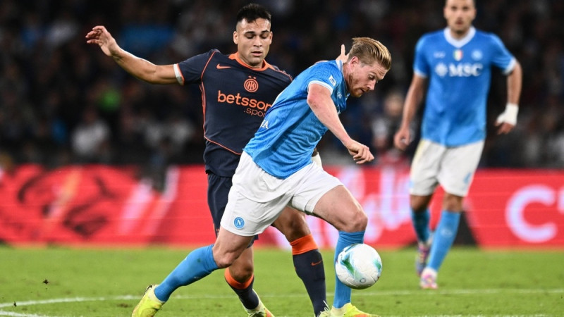 Vairākas sezonas Anglijā pavadījušie iesit līderes ''Napoli'' triumfā pār ''Inter''