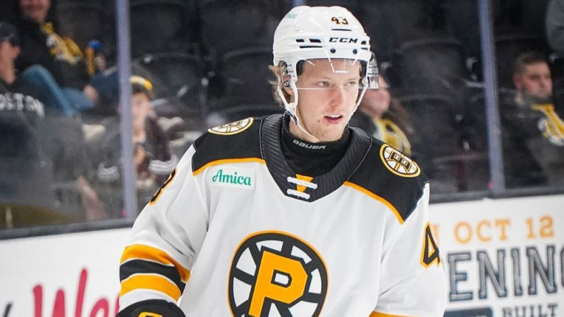 Ločmelim spēles pirmā ripa Providensas uzvarā, rezultatīvs arī Mateiko