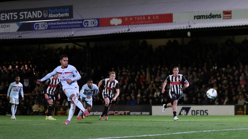 Brentforda pēc uzvaras pār Liverpūli satriec Grimsbi sapni