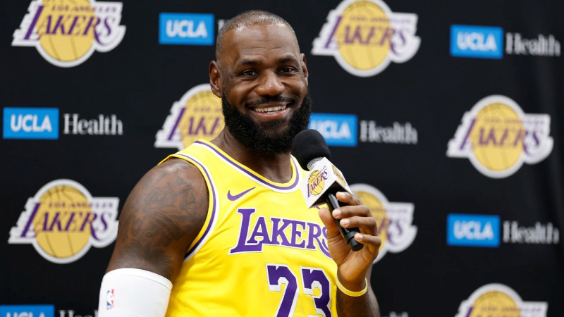 NBA apskatnieks par Lebrona nākotni: "Es domāju, ka viņš pats nezina, kur spēlēs"