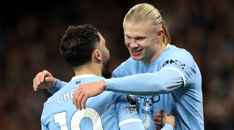 Holanns un Šerkī pamodina vicelīderi Bornmutu no sapņa