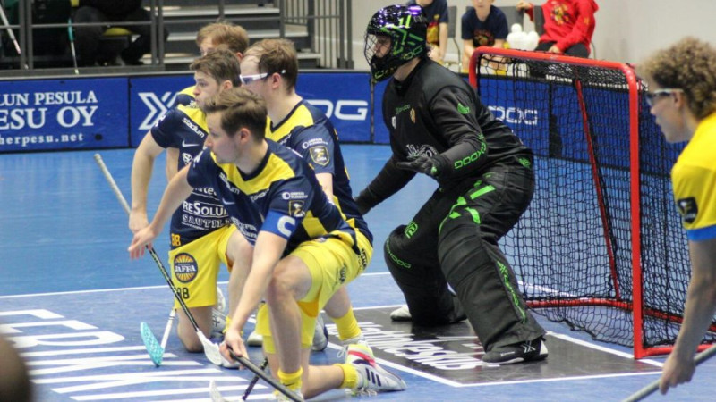 No latviešiem spēlē vien Trekše un Siliņš, komandām mainīgas sekmes