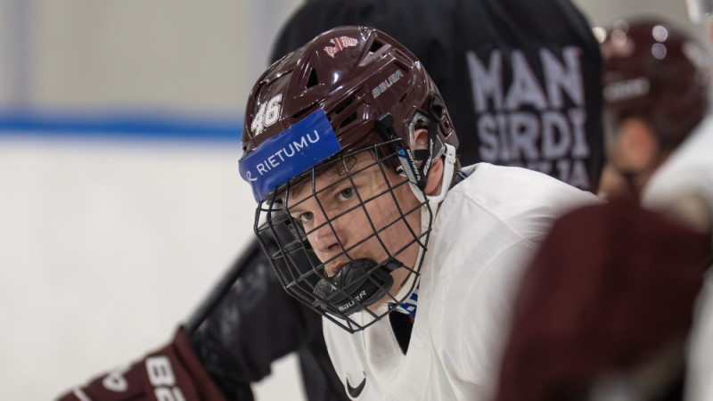 "Nemeklēja vienkāršākos variantus, un tas priecē." Šmita pirmais treniņš Latvijas izlasē