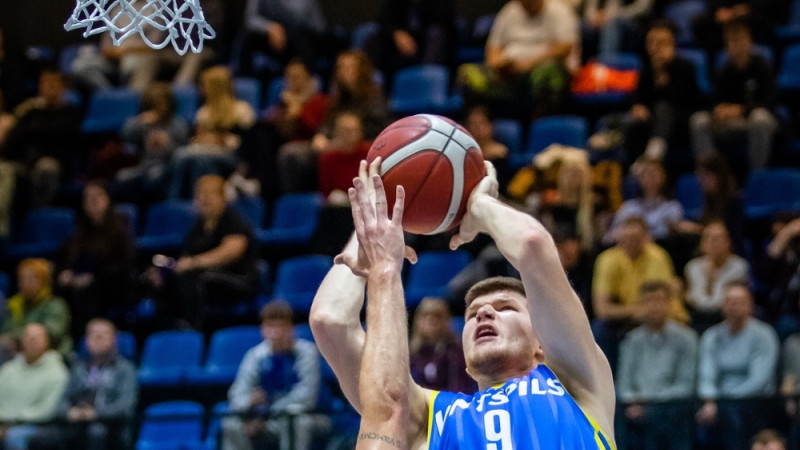 Latvijas svētku mēnesi sagaida ar īpašām formām un derbiju pret igauņiem