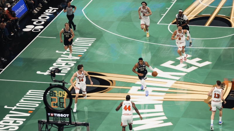 Adetokunbo plosās, Jokičam 26+9+9, "Heat" ar 53 punktu ceturtdaļu labo rekordu