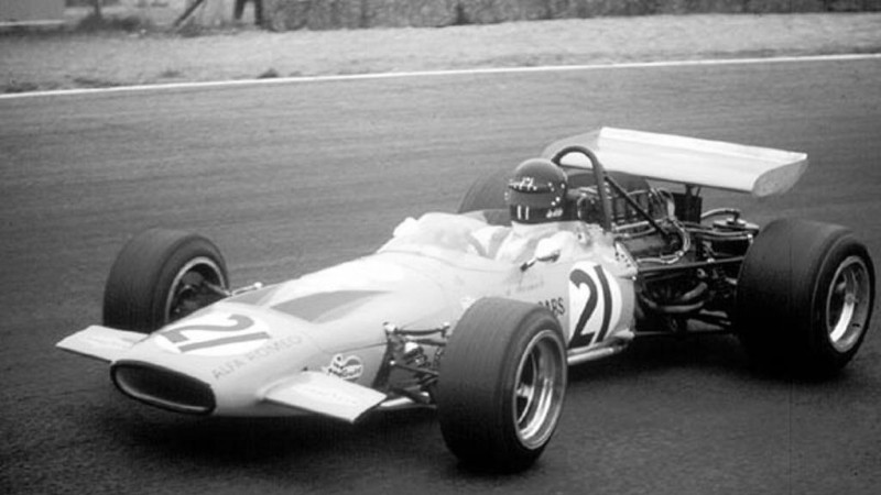 Mūžībā devies bijušais "Ferrari" un "McLaren" pilots De Adamičs