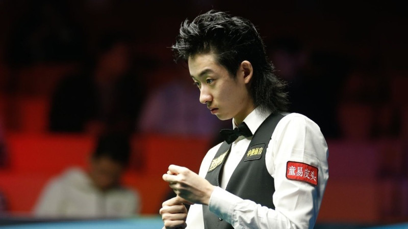 U Jīzs pārspēj pasaules čempionu un pietuvojas pirmajam reitinga titulam, Higinss pārliecinošs pret Magvairu