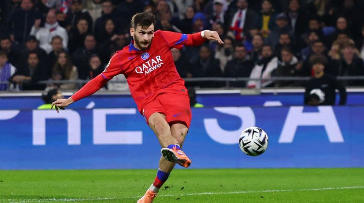 Kvarachelijam pirmie vārti līgas sezonā, PSG atkal izrauj uzvaru kompensācijas laikā