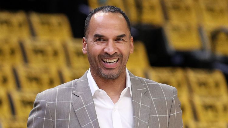 "Mavericks" oficiāli atlaiž Dončiču aizmainījušo ģenerālmenedžeri