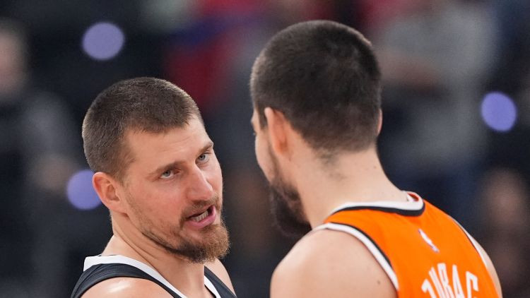 Jokičam 55 punkti, Vembijam un Kāslam triple-double, Bransonam un Bankero traumas