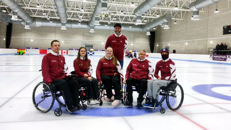 Ratiņkērlinga komanda turpina sagatavošanos paralimpiskajām spēlēm ar turnīru Prāgā