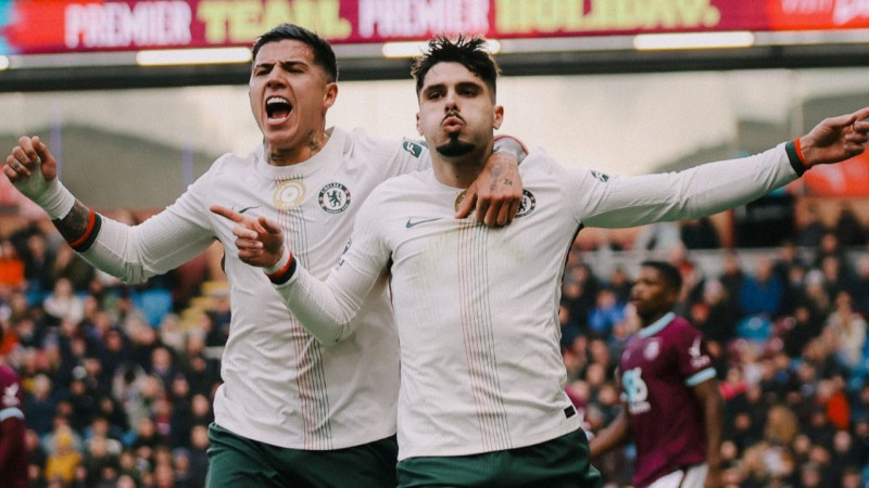 ''Chelsea'' ar pārliecinošu sniegumu pār jaunpienācējiem izcīna trešo Premjerlīgas uzvaru pēc kārtas