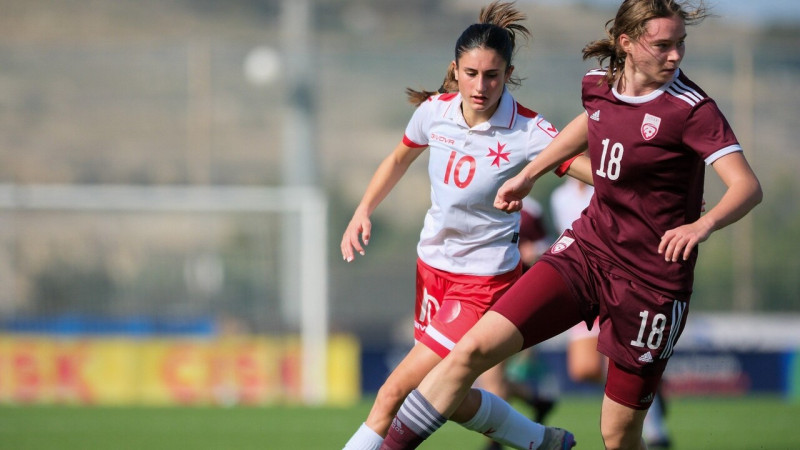 U19 izlase tiek galā arī ar kazahietēm, taču pazaudē pamatsastāva aizsardzi