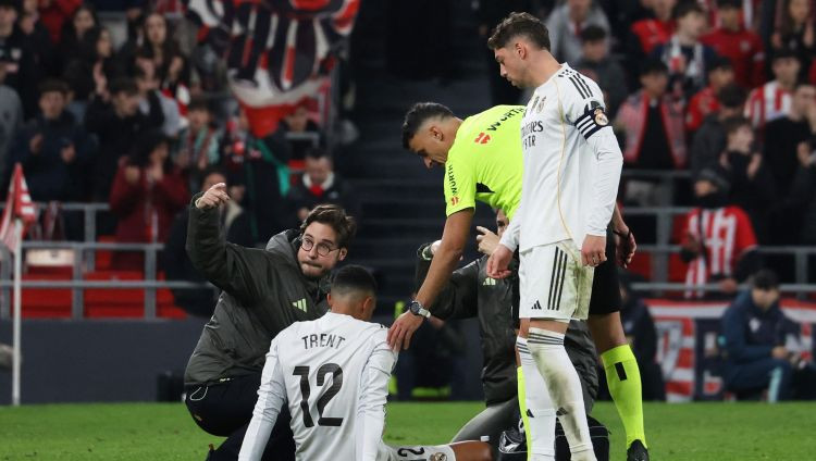 "Real Madrid" aizsargs Aleksandrs-Ārnolds atkal lazaretē un izlaidīs vairākus mēnešus