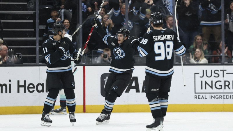 Mamuti pārtrauc trīs neveiksmju sēriju, ''Blues'' apspēlē ''Blackhawks''