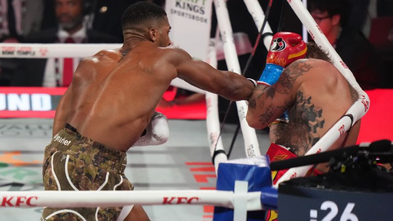 Pols iztur piecus raundus, Džošua uzvar ar nokautu