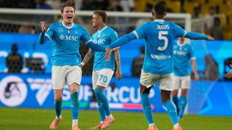 Rijādas starmešu gaismās Itālijas Superkausu virs galvas ceļ "Napoli" futbolisti
